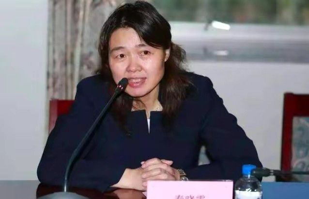 美女被男人爆操