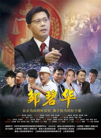 白丝女班长脱了内裤露出打屁屁
